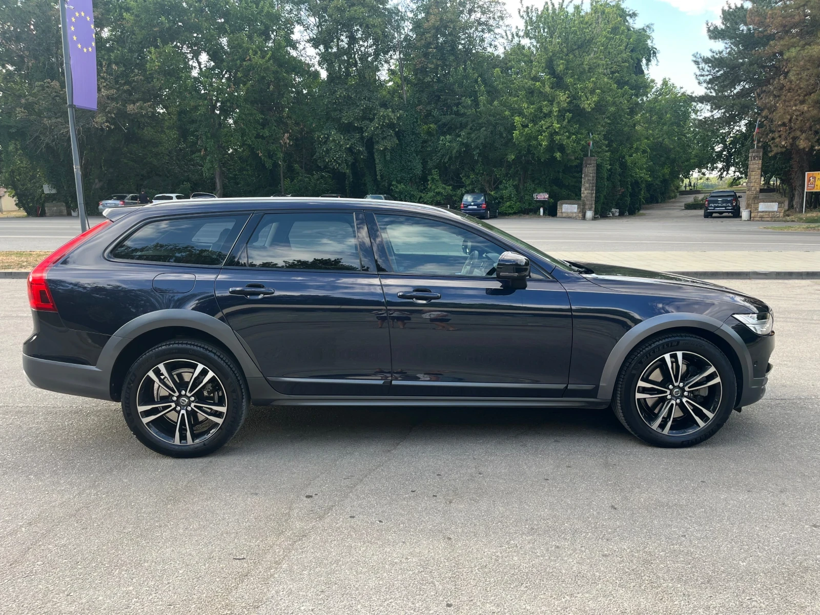 Volvo V90 Cross Country * РЕГИСТРИРАН* ОБСЛУЖЕН*  - изображение 8