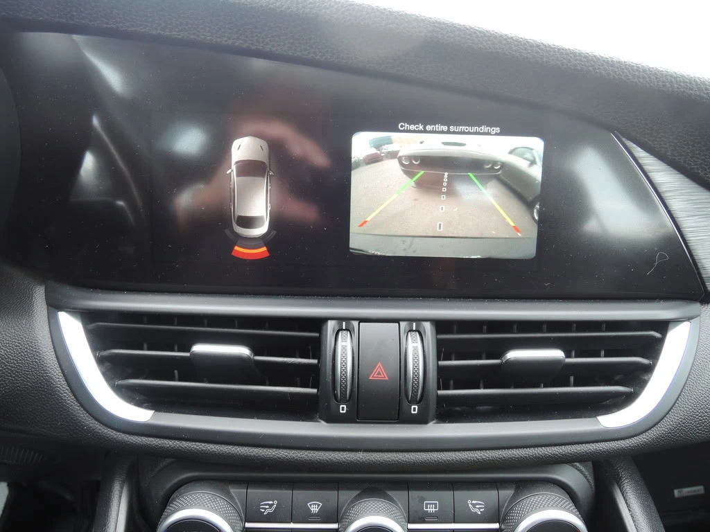 Alfa Romeo Giulia TI * AWD * HeadUp* AвтоКредит * (ЦЕНА ДО БГ), снимка 12 - Автомобили и джипове - 53779543