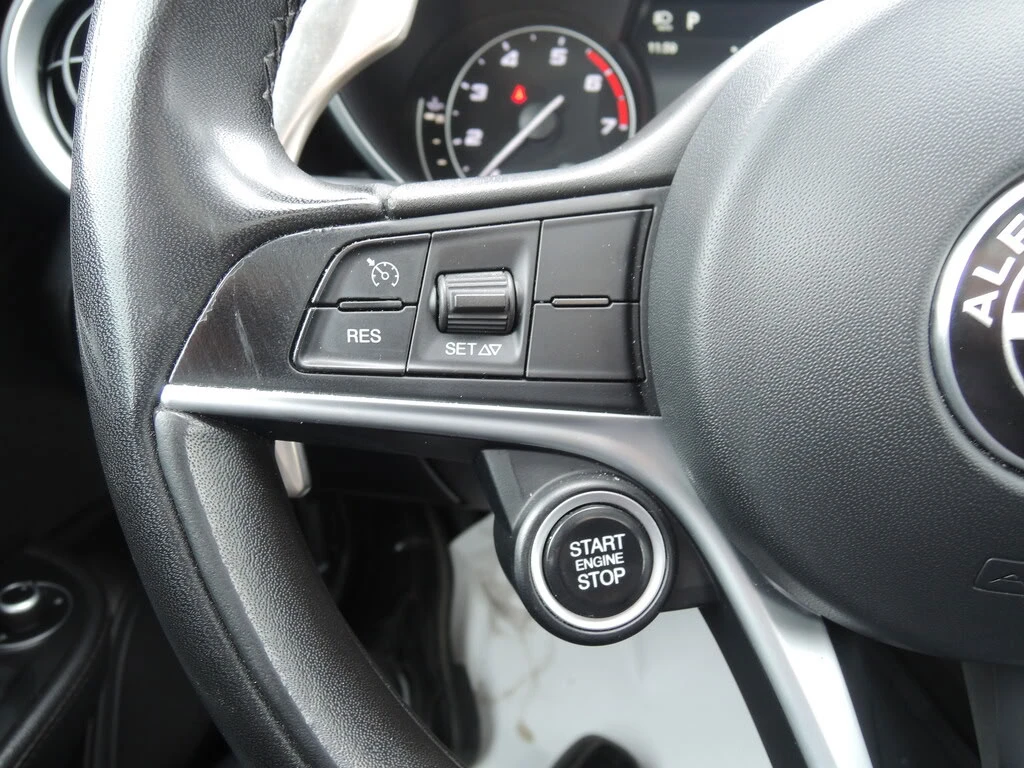 Alfa Romeo Giulia TI * AWD * HeadUp* AвтоКредит * (ЦЕНА ДО БГ), снимка 8 - Автомобили и джипове - 53779543