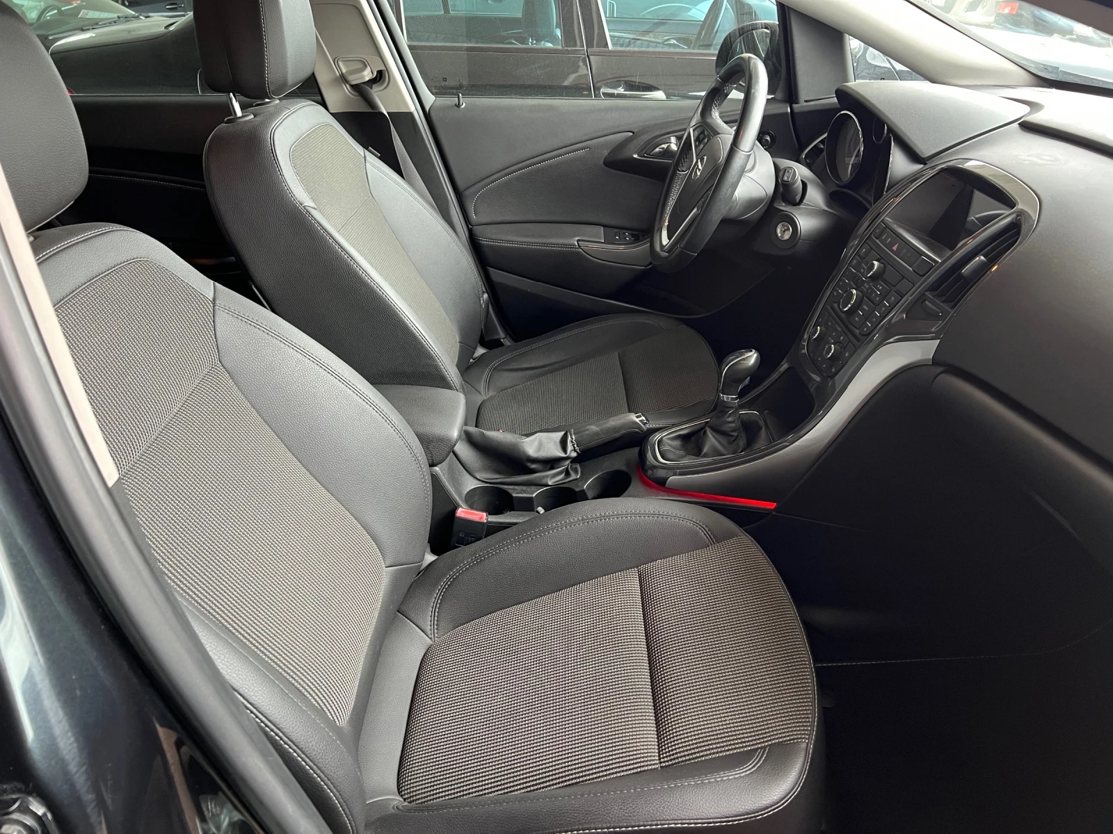 Opel Astra, снимка 14 - Автомобили и джипове - 54031249