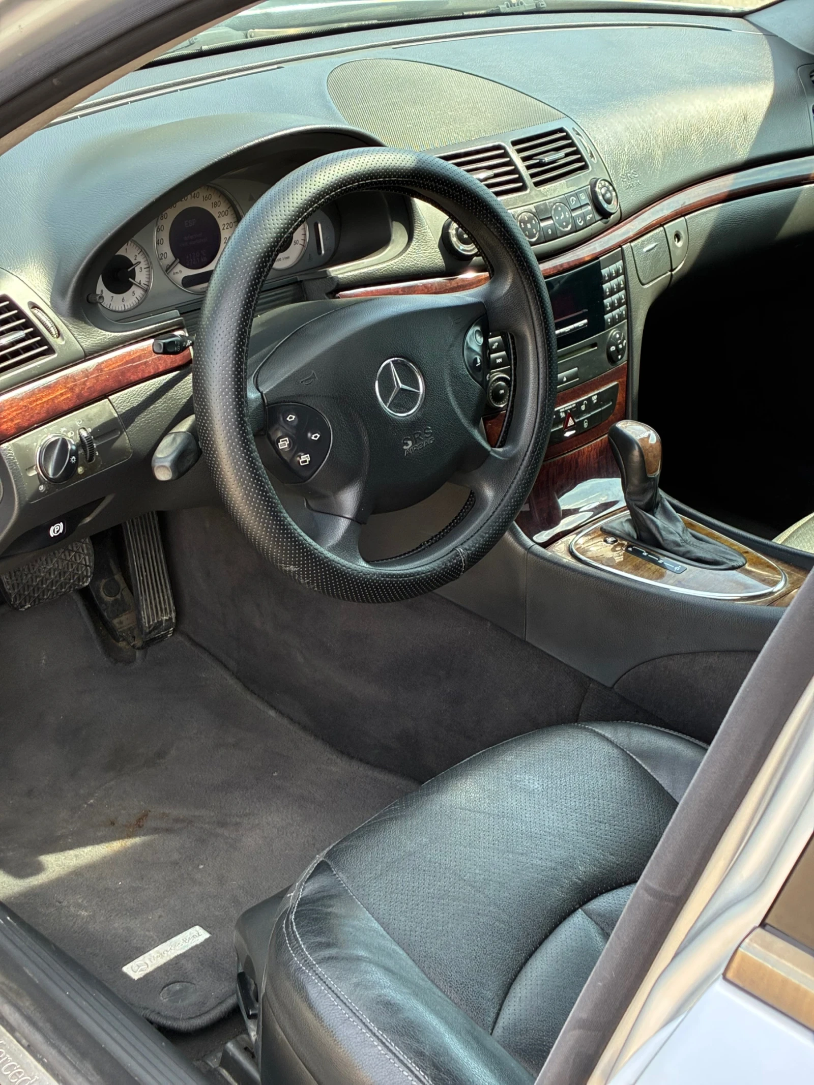 Mercedes-Benz E 270 Elegance , снимка 9 - Автомобили и джипове - 54081893