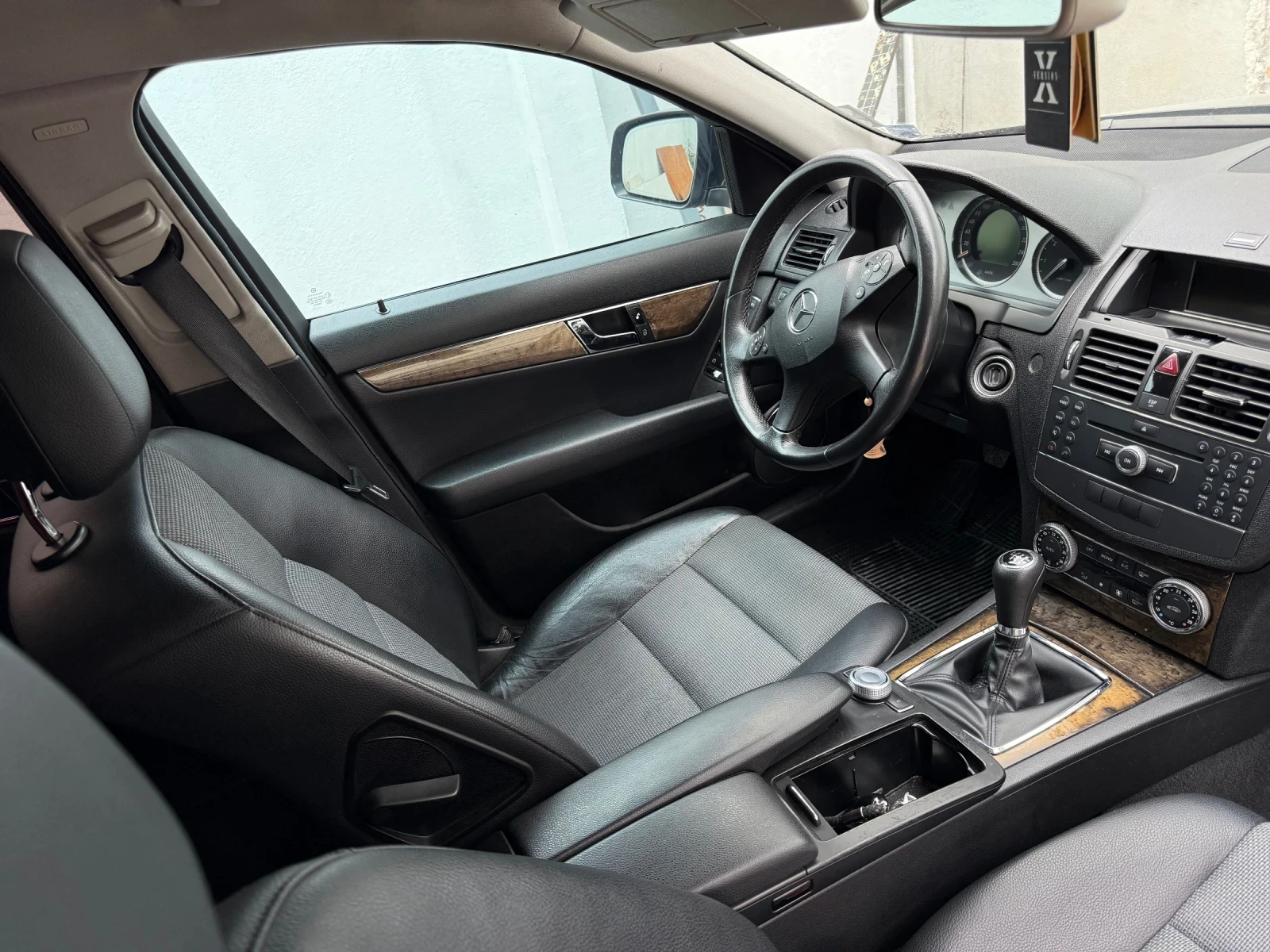 Mercedes-Benz C 220 Avantgarde, снимка 9 - Автомобили и джипове - 54164464