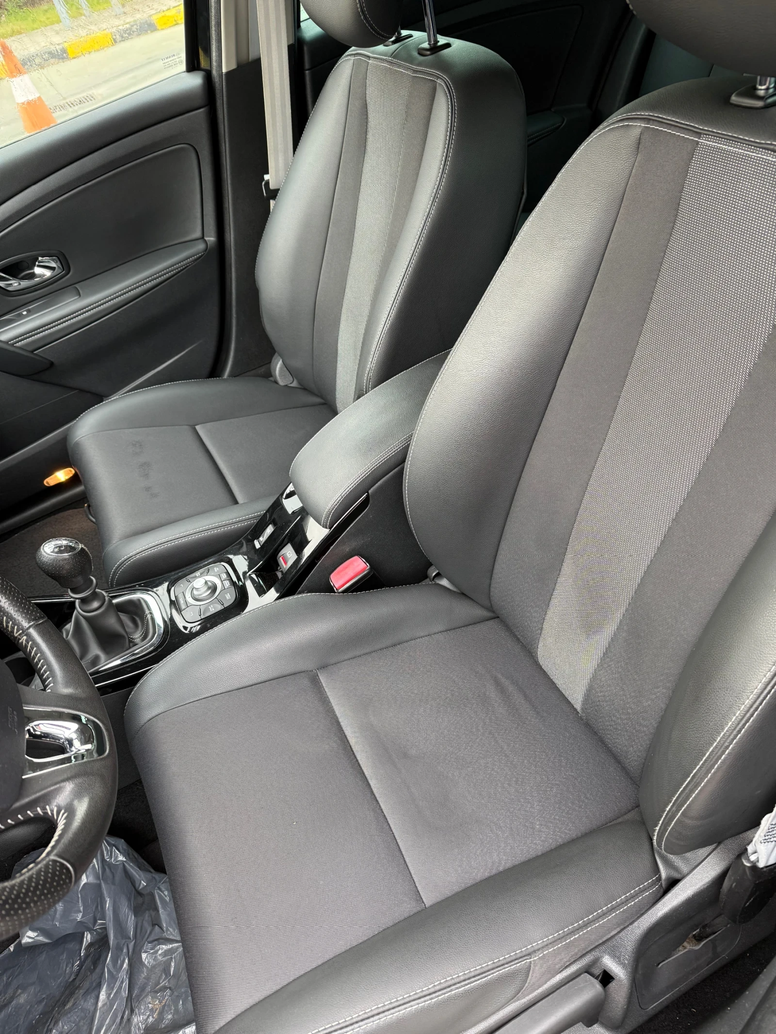 Renault Megane 1.4/BOSE/FULL/Гаранция!, снимка 6 - Автомобили и джипове - 54202989