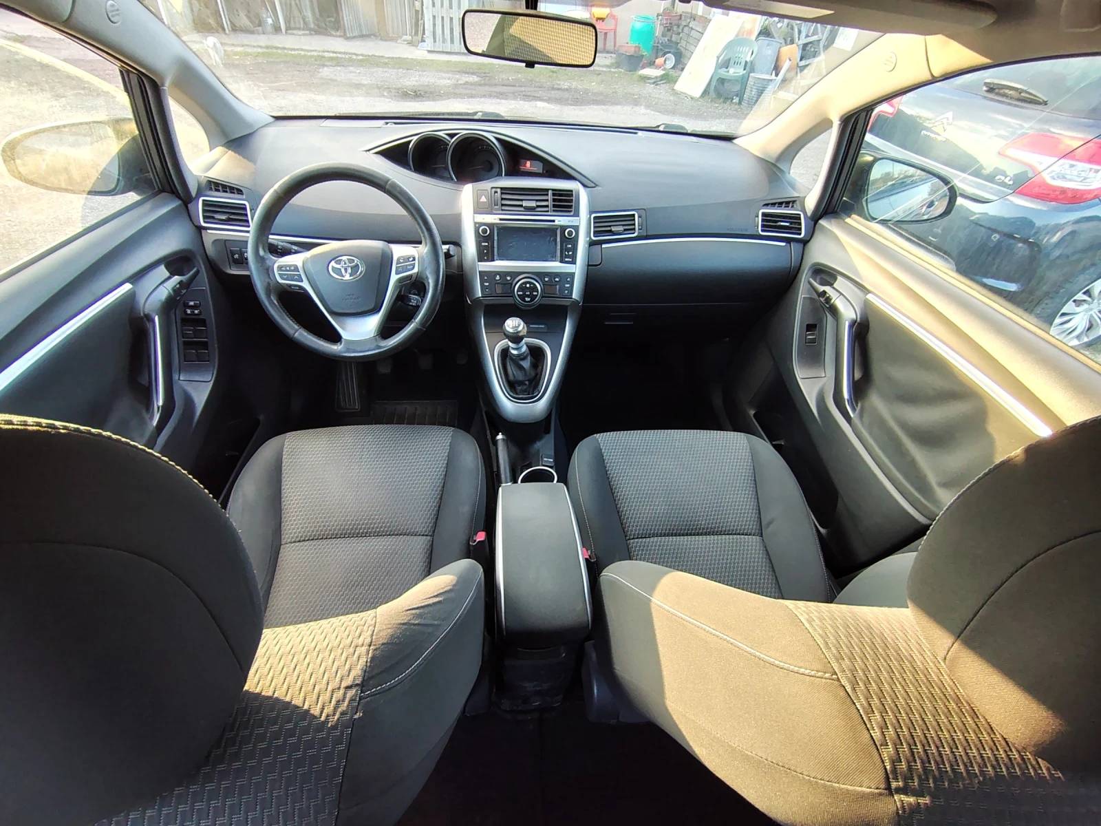 Toyota Verso 1.6, снимка 9 - Автомобили и джипове - 54244124