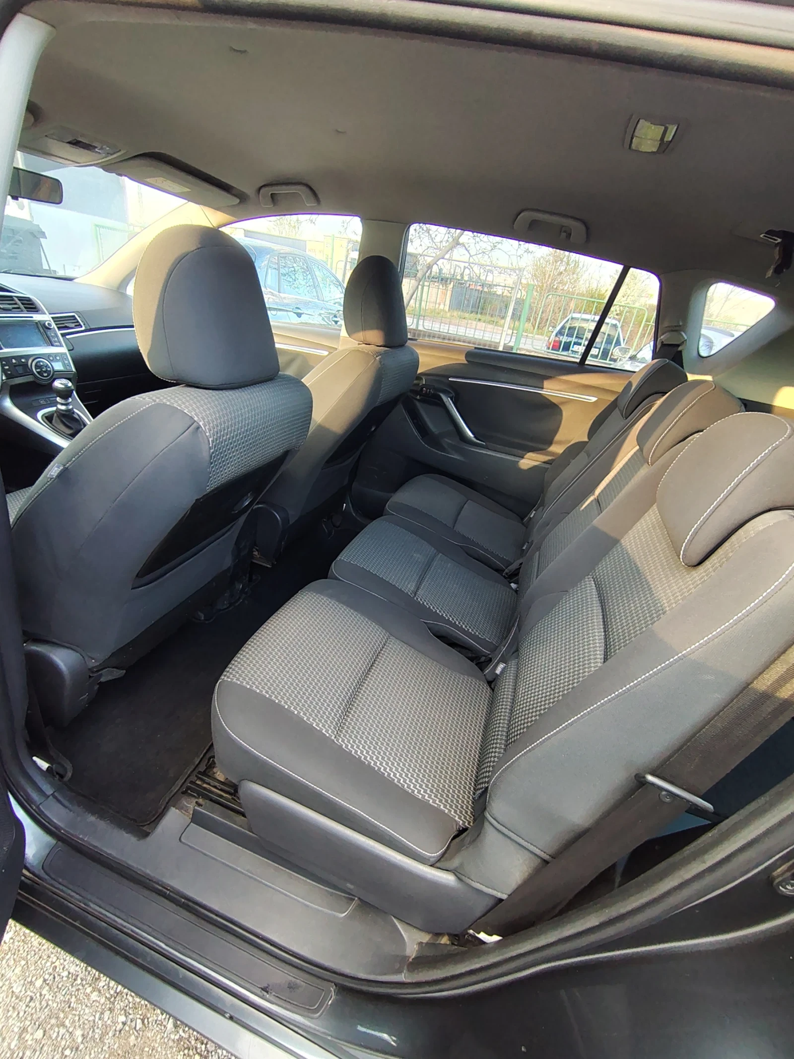 Toyota Verso 1.6, снимка 7 - Автомобили и джипове - 54244124