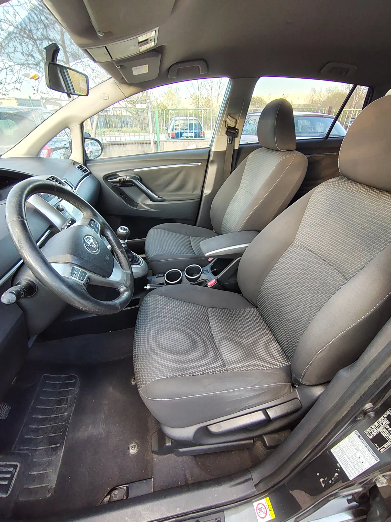 Toyota Verso 1.6, снимка 5 - Автомобили и джипове - 54244124