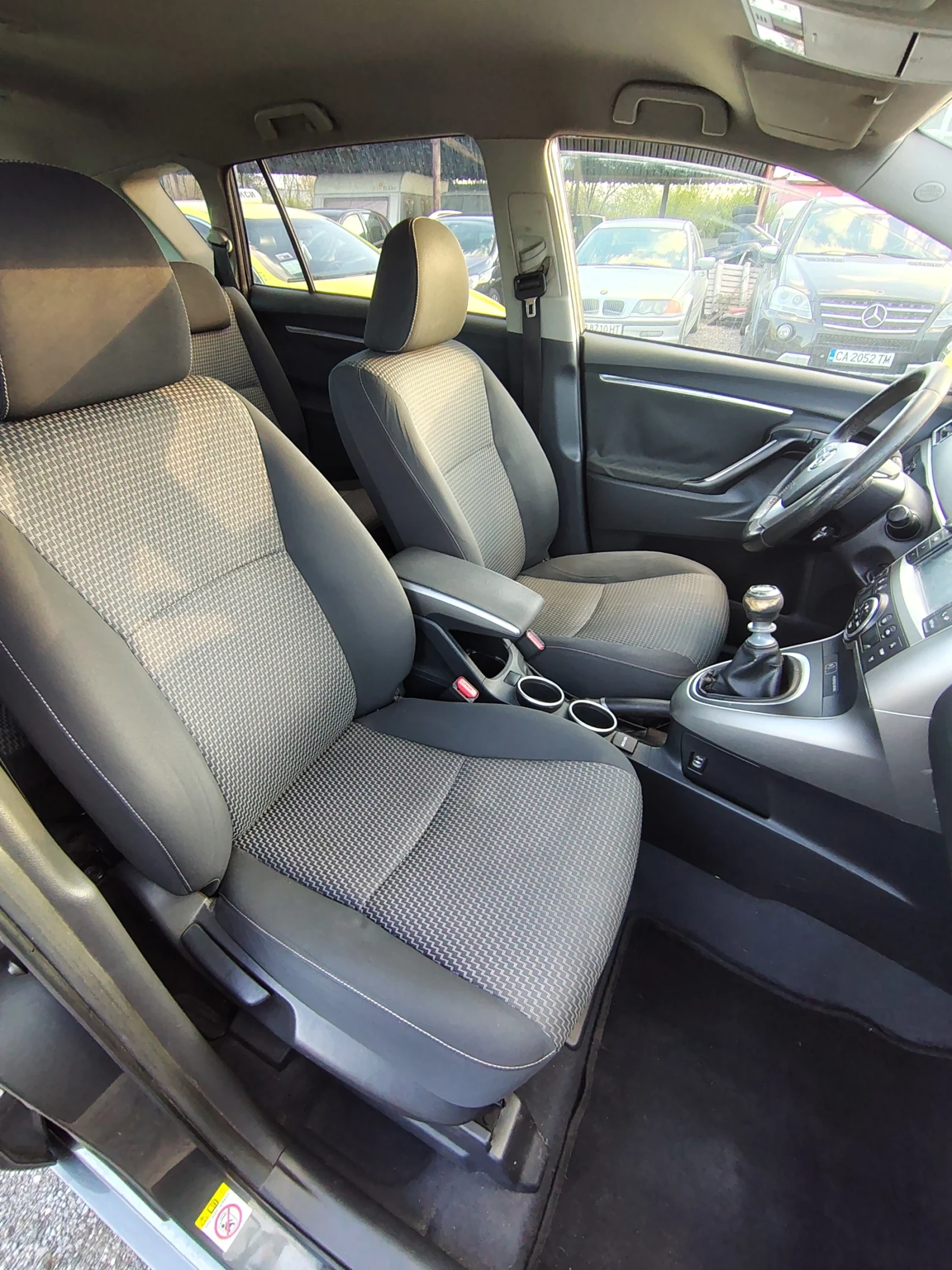 Toyota Verso 1.6, снимка 6 - Автомобили и джипове - 54244124