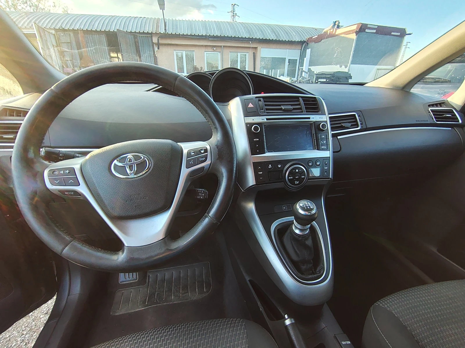 Toyota Verso 1.6, снимка 10 - Автомобили и джипове - 54244124