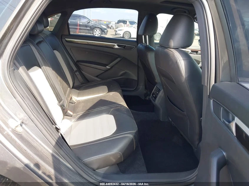 VW Passat 3.6L V-6 DI, DOHC, VVT, 280HP Front Wheel Drive | Mobile.bg � ����������� 8