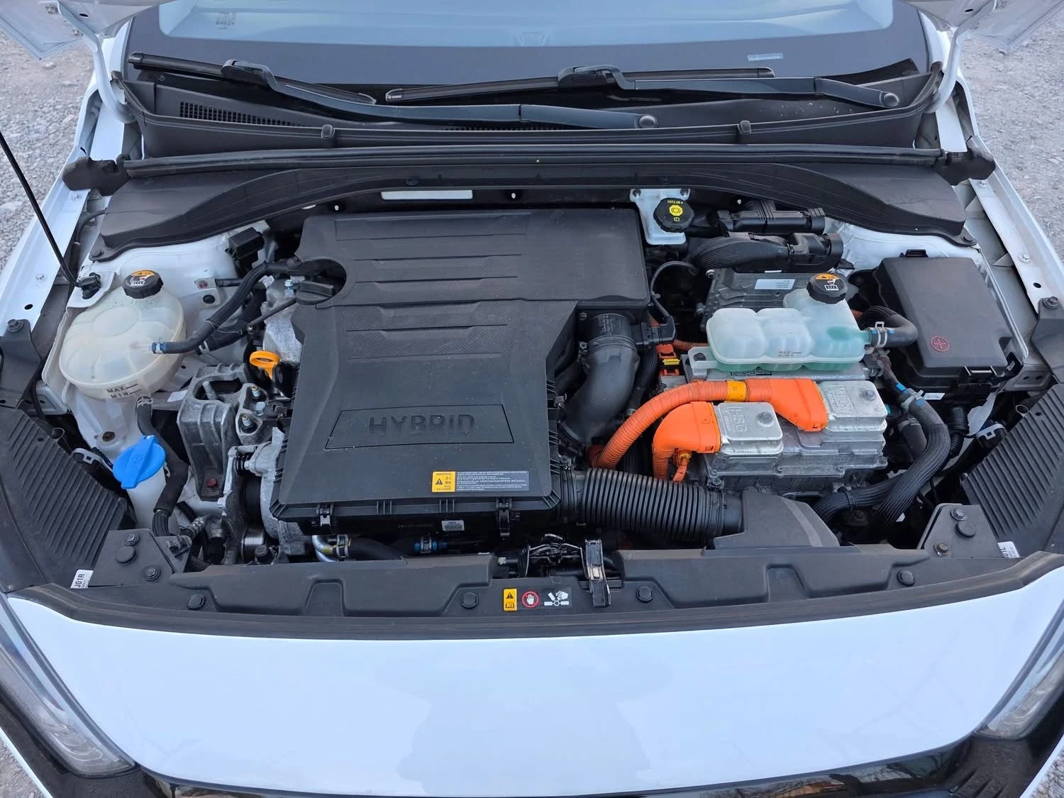 Hyundai Ioniq 1.6 HYBRID 140K.C. / АВТОМАТ / НАВИ / КАР-ПЛЕЙ, снимка 15 - Автомобили и джипове - 54436836
