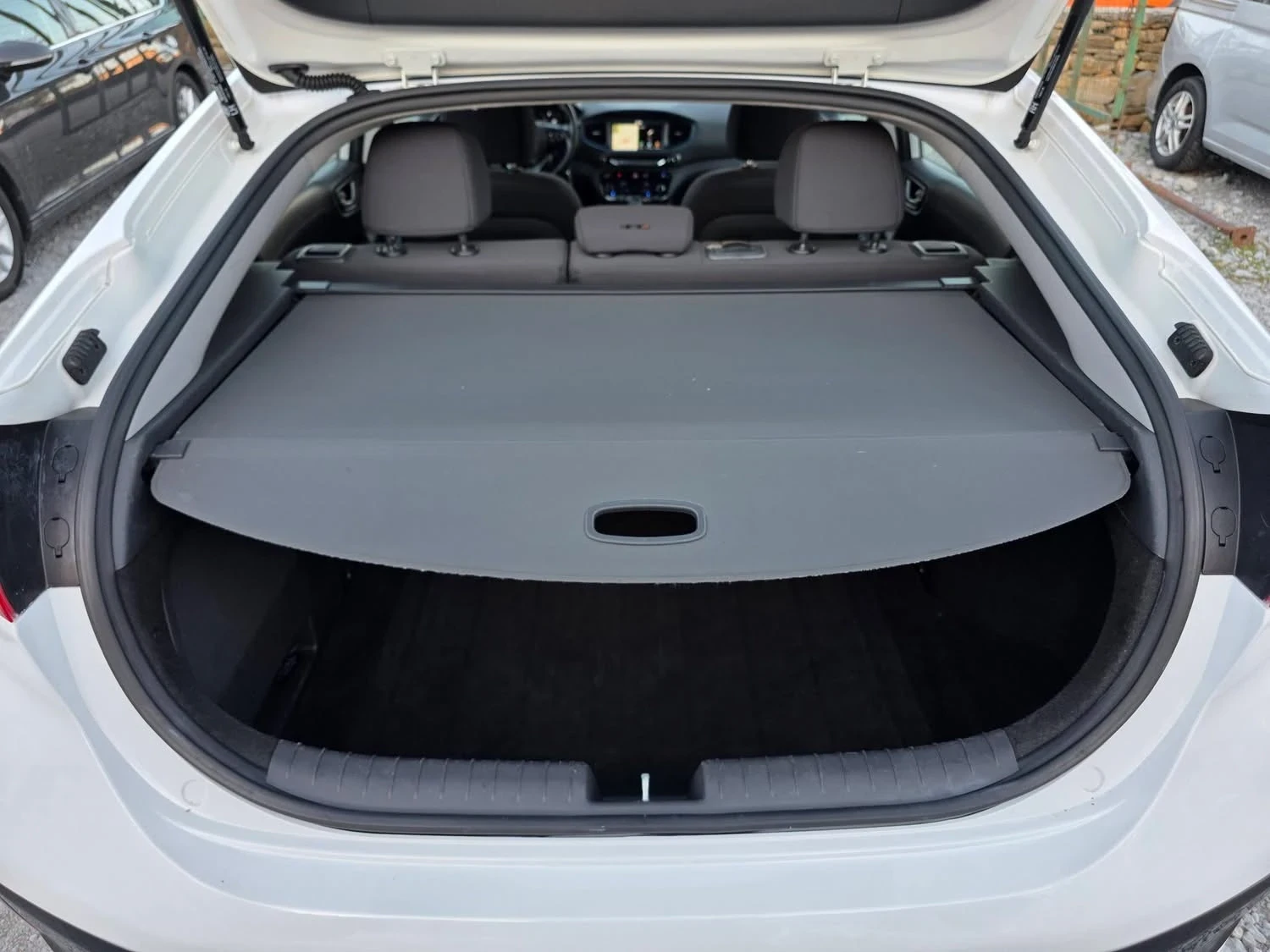 Hyundai Ioniq 1.6 HYBRID 140K.C. / АВТОМАТ / НАВИ / КАР-ПЛЕЙ, снимка 14 - Автомобили и джипове - 54436836