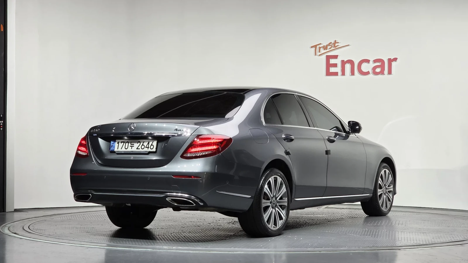 Mercedes-Benz E 400 3.0 V6 / CARFAX, снимка 3 - Автомобили и джипове - 54764329