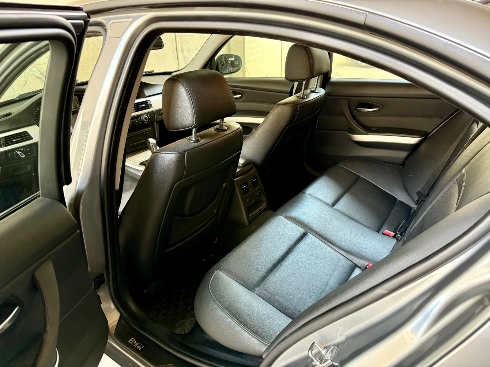 BMW 320, снимка 11 - Автомобили и джипове - 55537757