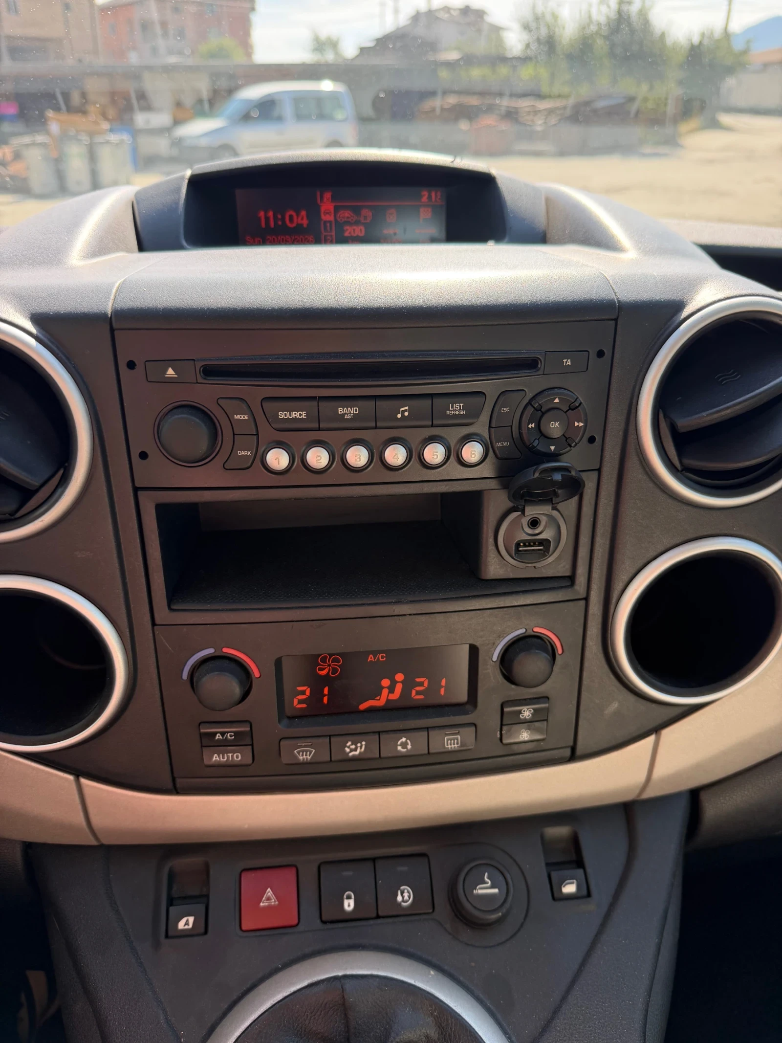 Citroen Berlingo 1.6HDI-92к.с-EURO 5-FACELIFT-ЛЕД, снимка 16 - Автомобили и джипове - 56150074