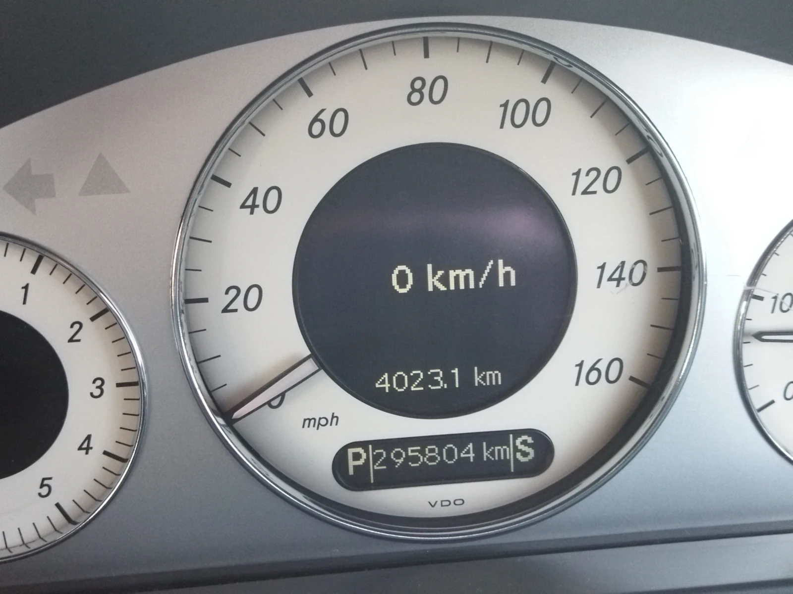 Mercedes-Benz E 320 E 320 - 204 к.с., снимка 8 - Автомобили и джипове - 56321072