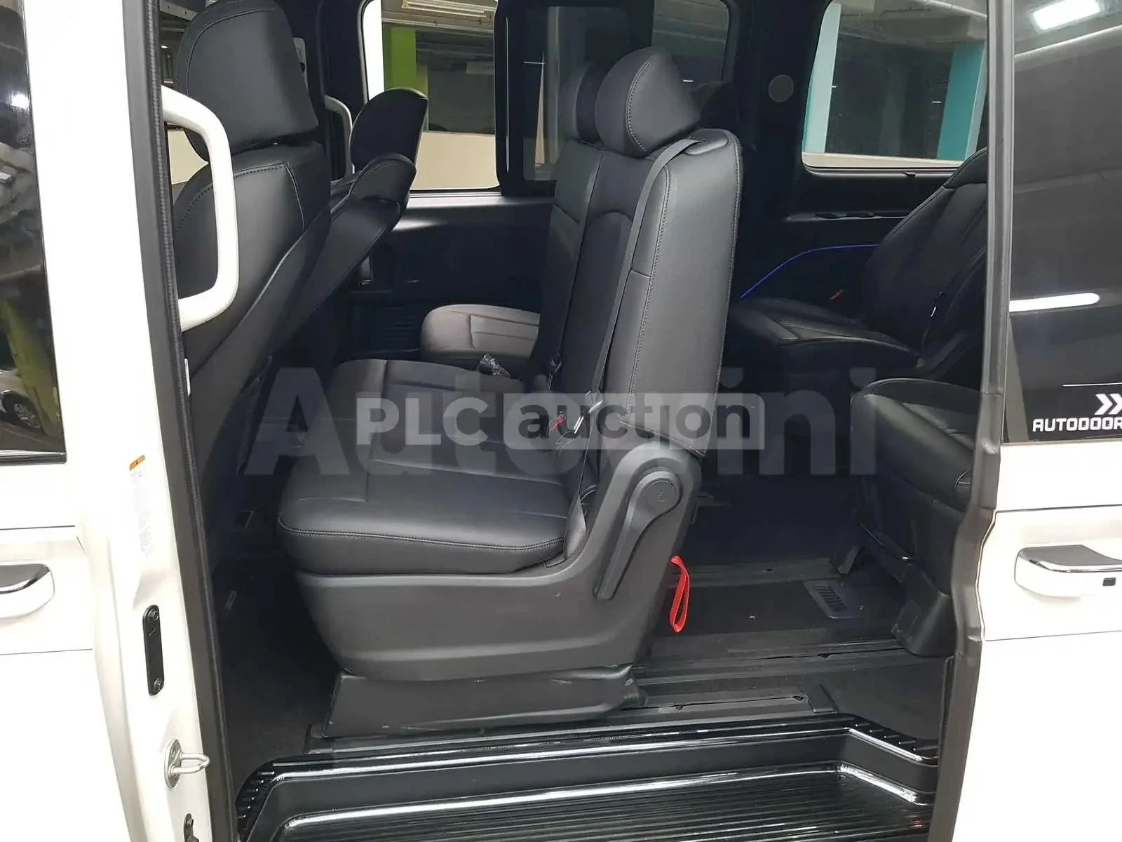 Hyundai Staria, снимка 12 - Автомобили и джипове - 56738323