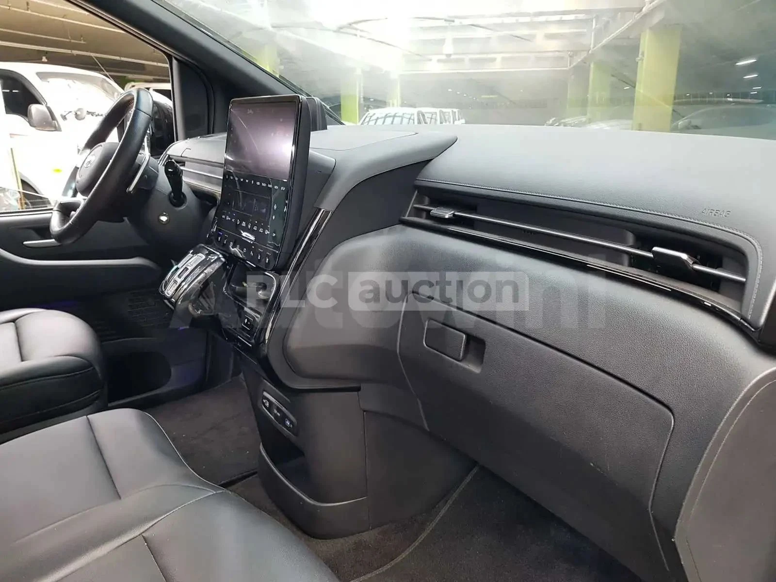 Hyundai Staria, снимка 8 - Автомобили и джипове - 56738323