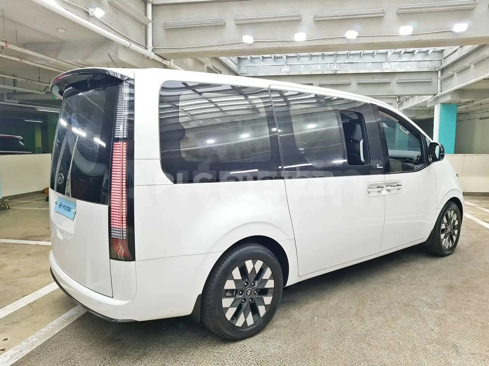 Hyundai Staria, снимка 4 - Автомобили и джипове - 56738323