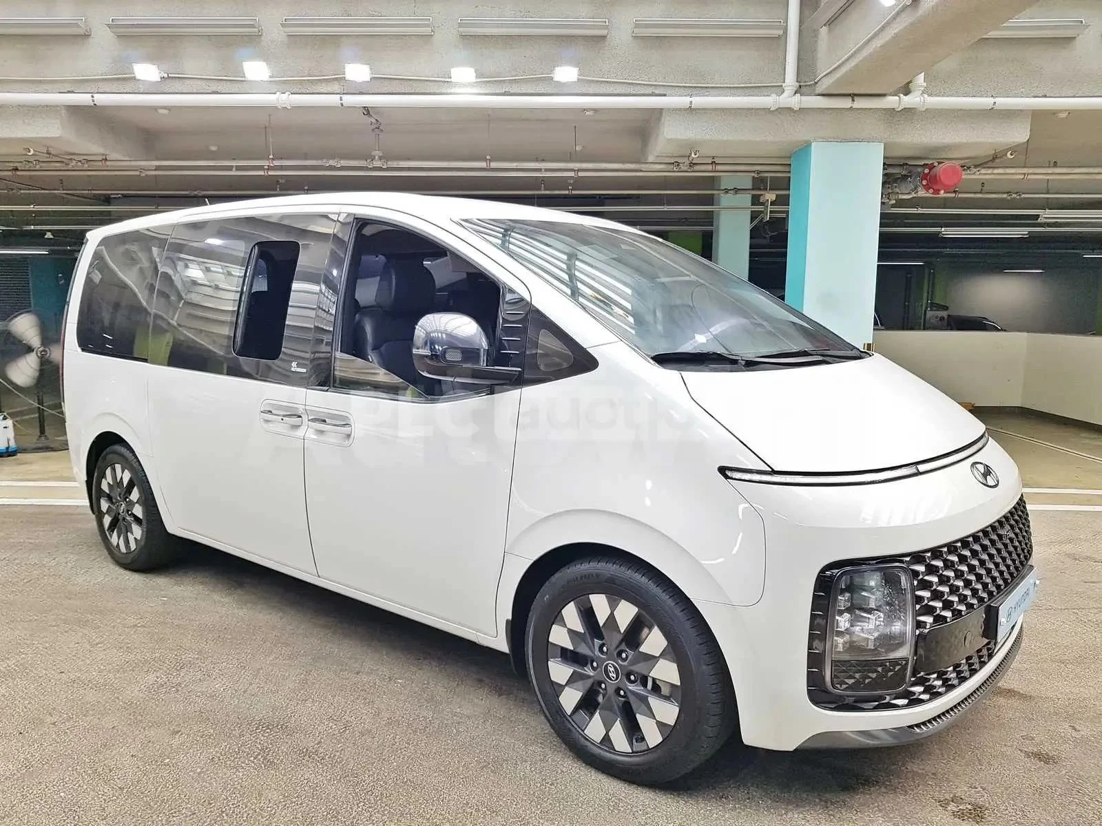 Hyundai Staria, снимка 3 - Автомобили и джипове - 56738323