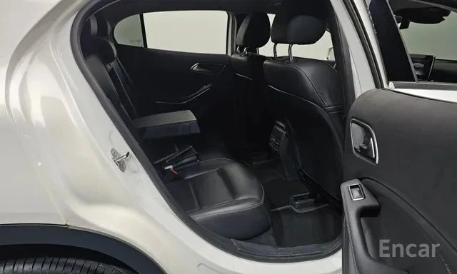 Mercedes-Benz GLA 220 * ПОДГРЕВ * ПАМЕТ * КАМЕРА * 2 КЛЮЧА * , снимка 13 - Автомобили и джипове - 55472385