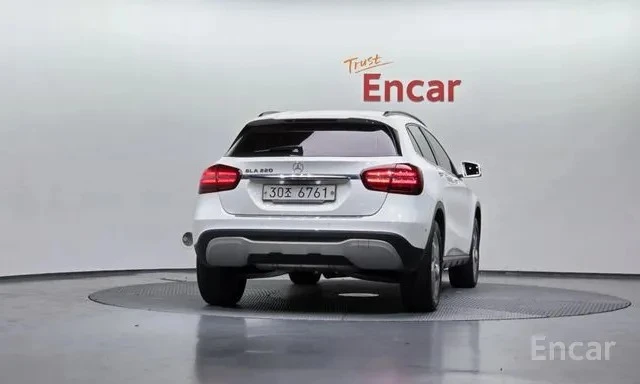 Mercedes-Benz GLA 220 * ПОДГРЕВ * ПАМЕТ * КАМЕРА * 2 КЛЮЧА * , снимка 4 - Автомобили и джипове - 55472385