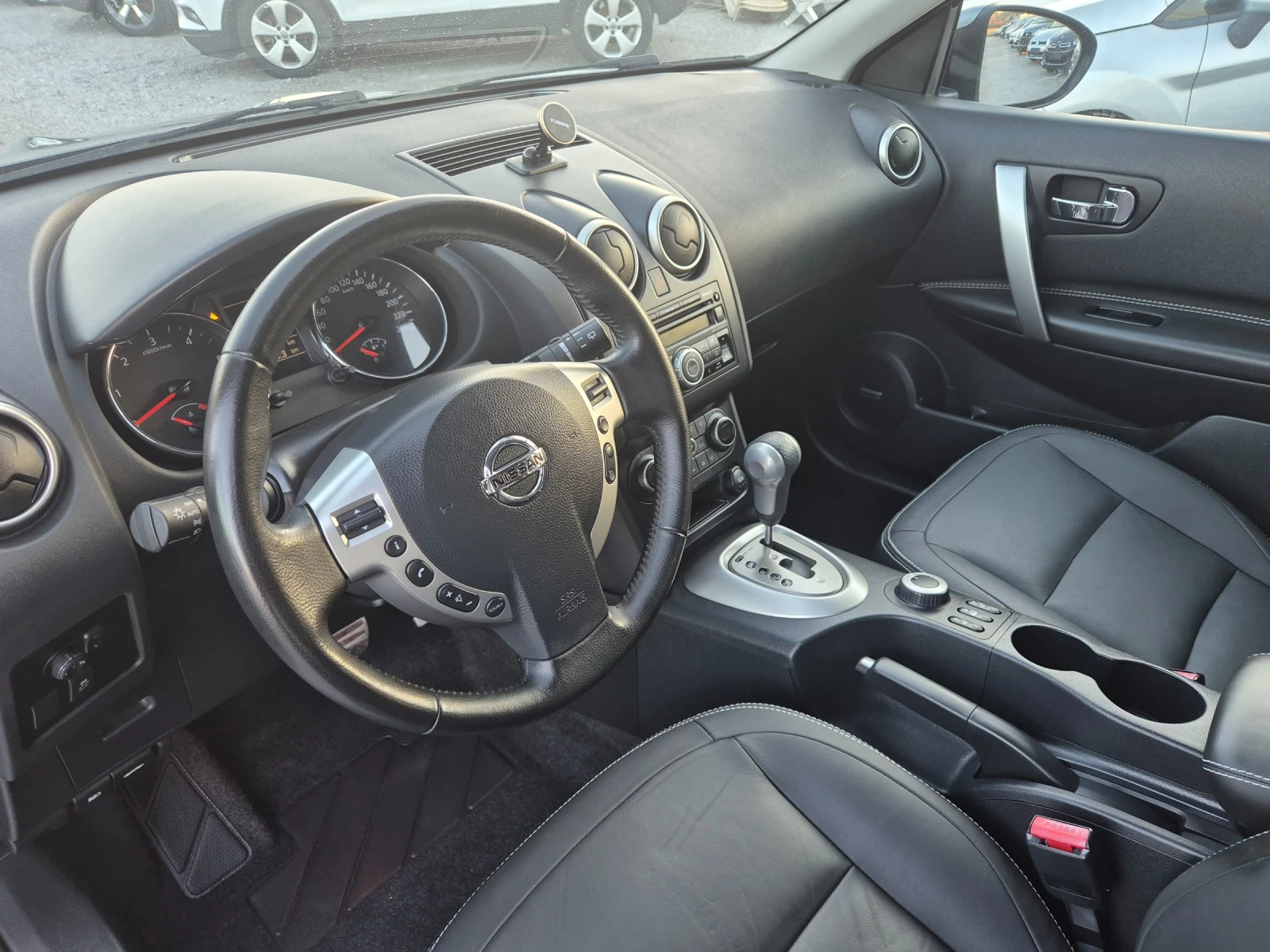 Nissan Qashqai 2.0 DCI 4x4 Автомат Панорама - изображение 9