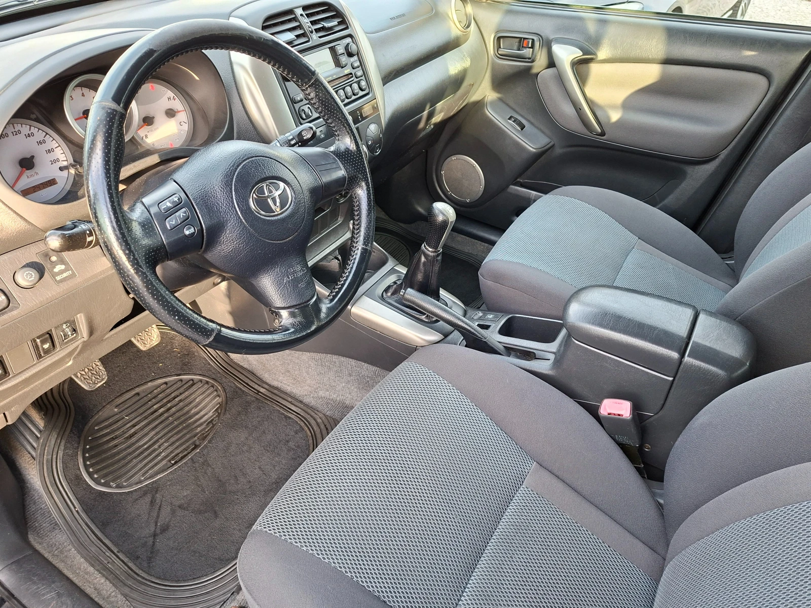 Toyota Rav4  - изображение 8