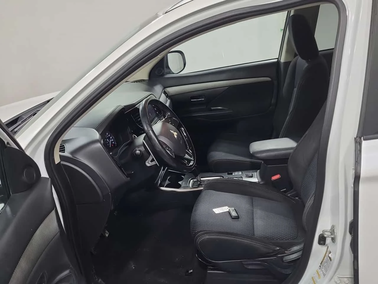 Mitsubishi Outlander * SE * 7 SEATS* ПОДГРЕВ* KEYLESS* , снимка 5 - Автомобили и джипове - 54012446