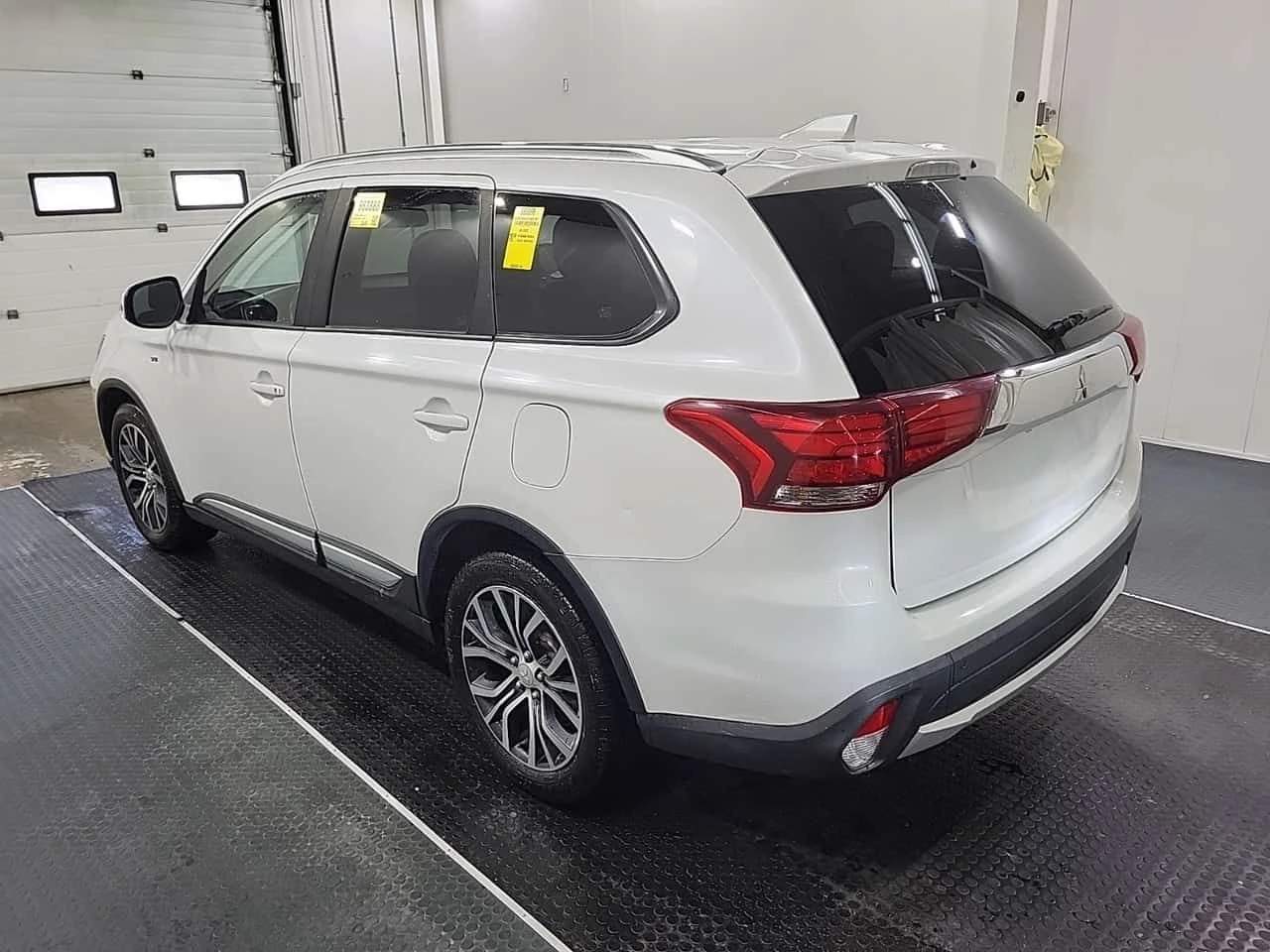 Mitsubishi Outlander * SE * 7 SEATS* ПОДГРЕВ* KEYLESS* , снимка 2 - Автомобили и джипове - 54012446
