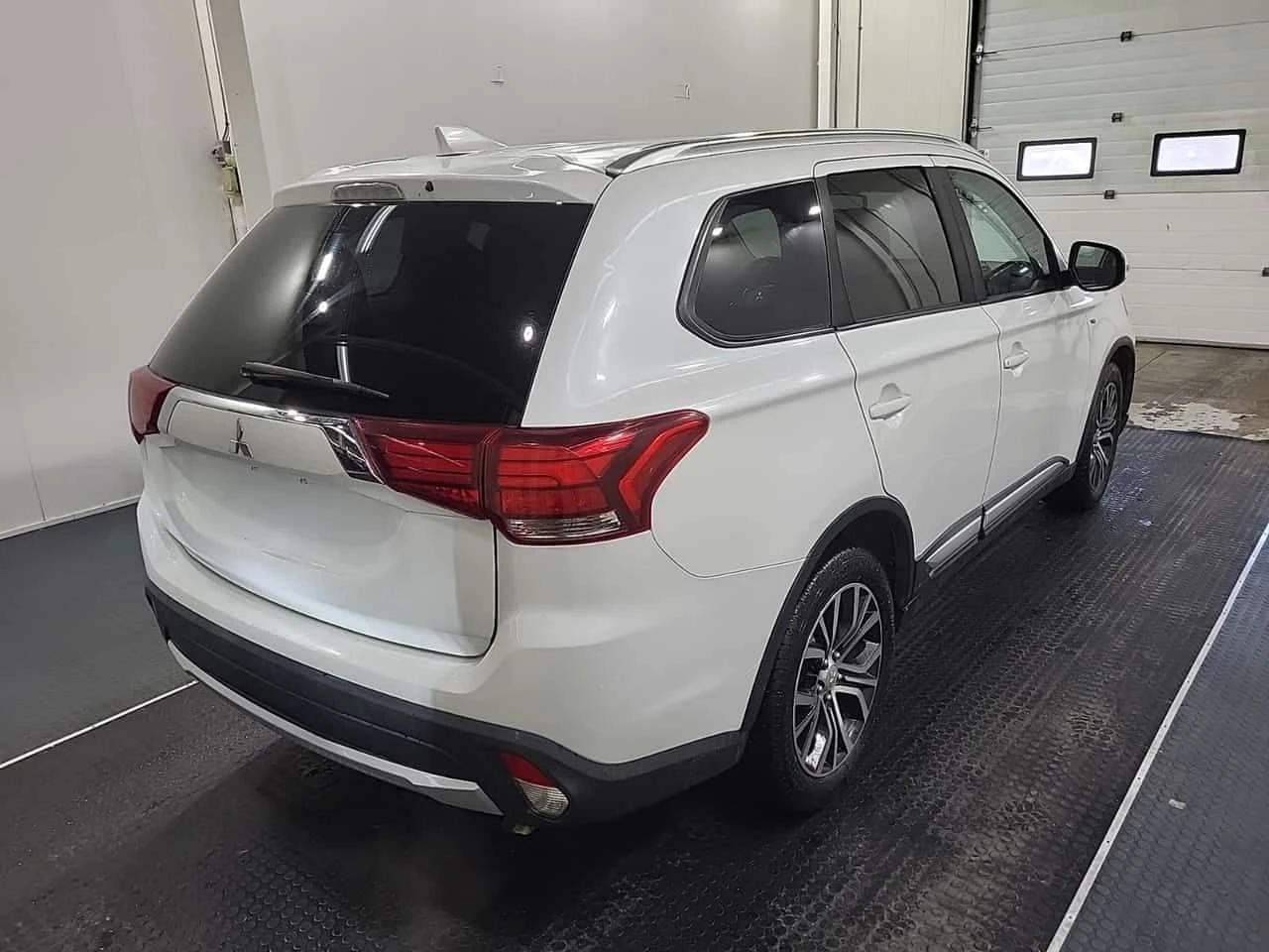 Mitsubishi Outlander * SE * 7 SEATS* ПОДГРЕВ* KEYLESS* , снимка 14 - Автомобили и джипове - 54012446