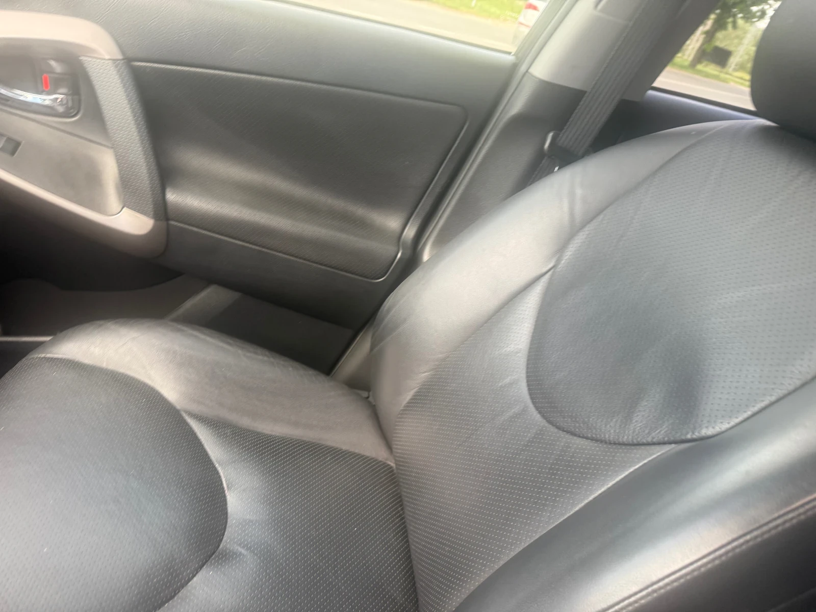 Toyota Rav4 2.2D4D, снимка 11 - Автомобили и джипове - 54752930