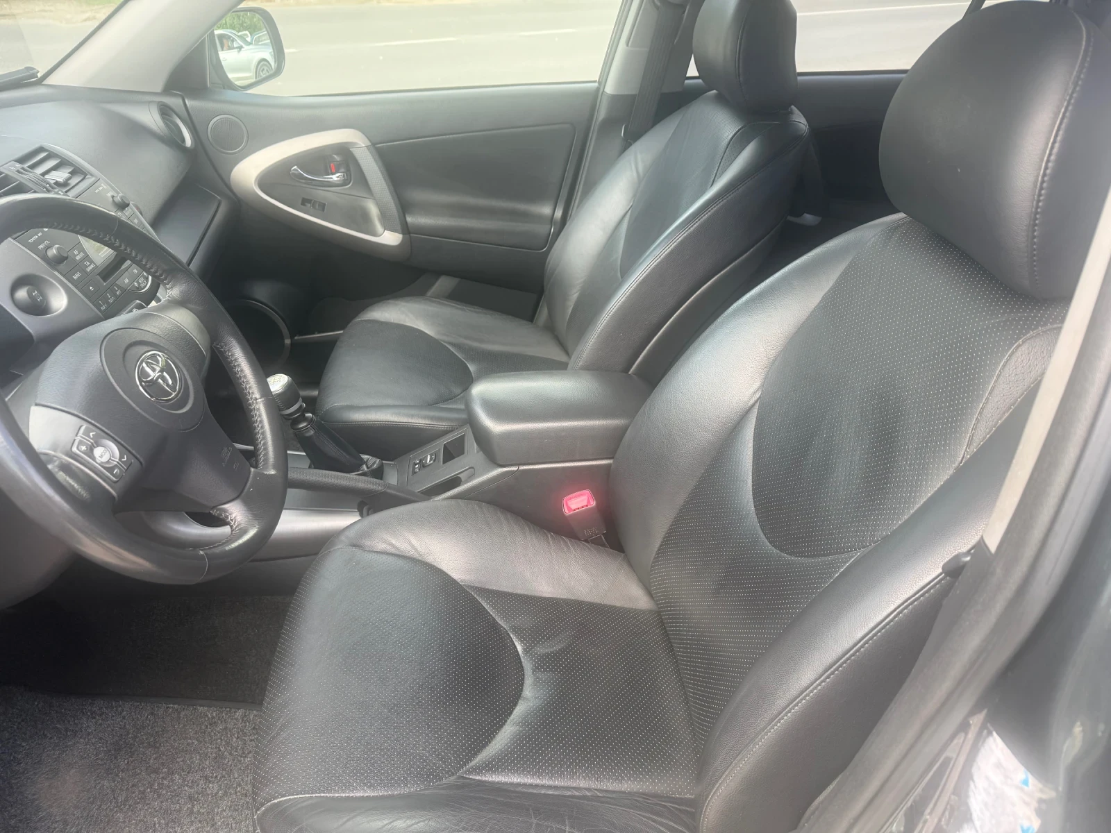 Toyota Rav4 2.2D4D, снимка 8 - Автомобили и джипове - 54752930