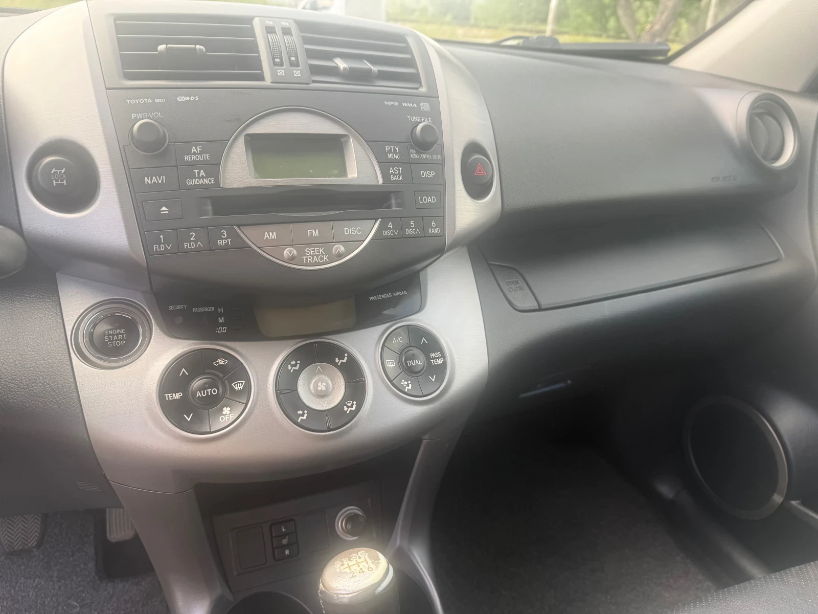 Toyota Rav4 2.2D4D, снимка 10 - Автомобили и джипове - 54752930