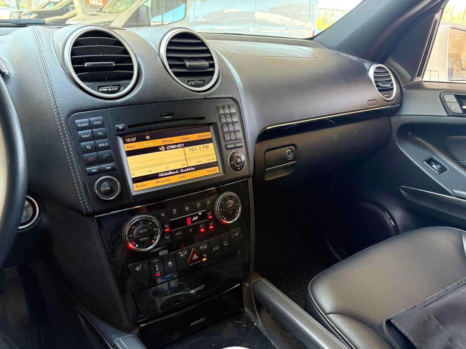 Mercedes-Benz GL 350 AMG * AIRMATIC * TV * 7 МЕСТА * CARFAX * , снимка 9 - Автомобили и джипове - 55122327