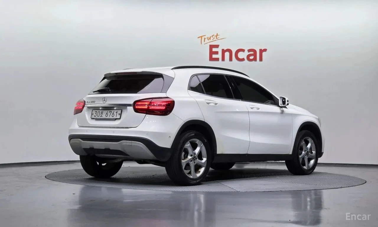 Mercedes-Benz GLA 220 * ПОДГРЕВ * ПАМЕТ * КАМЕРА * 2 КЛЮЧА * , снимка 2 - Автомобили и джипове - 55472385