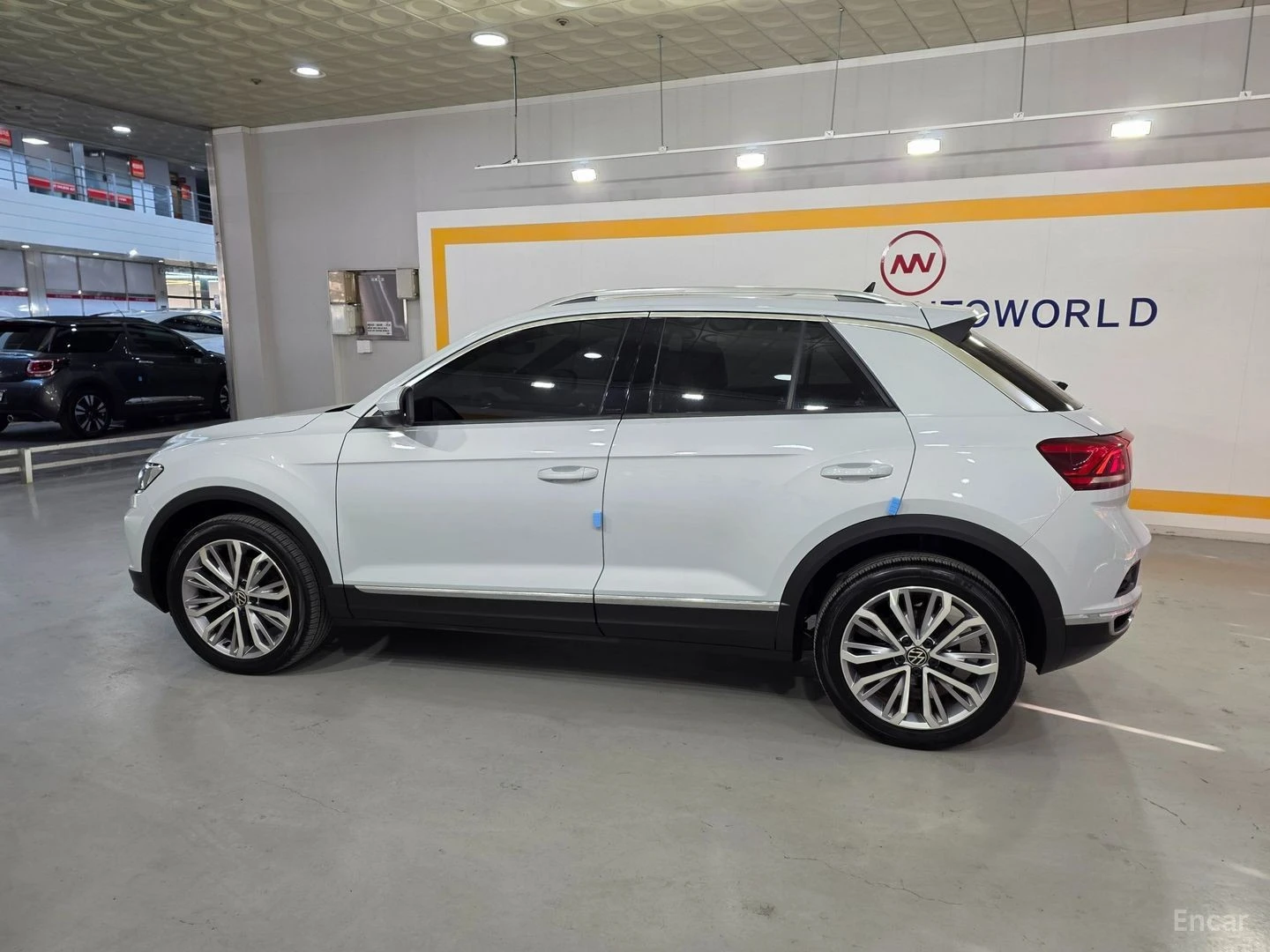 VW T-Roc 2.0 TDI Prestige* КОЖА* ПАНО* НАВИ, снимка 2 - Автомобили и джипове - 55570562