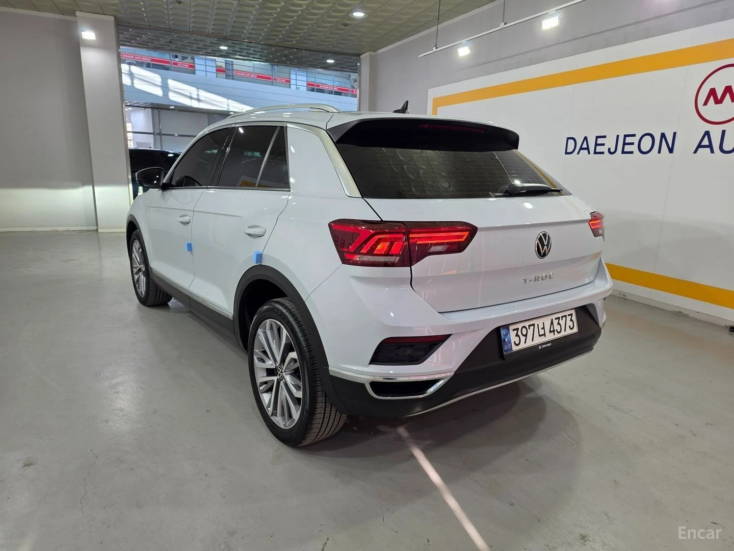 VW T-Roc 2.0 TDI Prestige* КОЖА* ПАНО* НАВИ, снимка 4 - Автомобили и джипове - 55570562