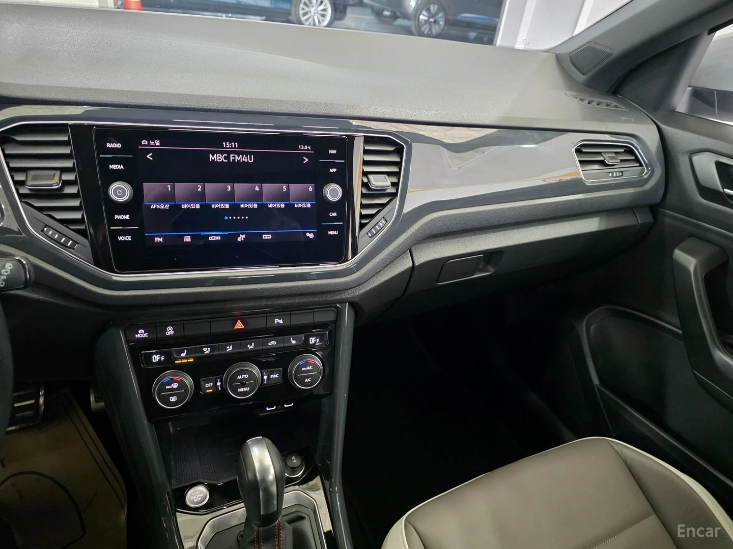 VW T-Roc 2.0 TDI Prestige* КОЖА* ПАНО* НАВИ, снимка 12 - Автомобили и джипове - 55570562