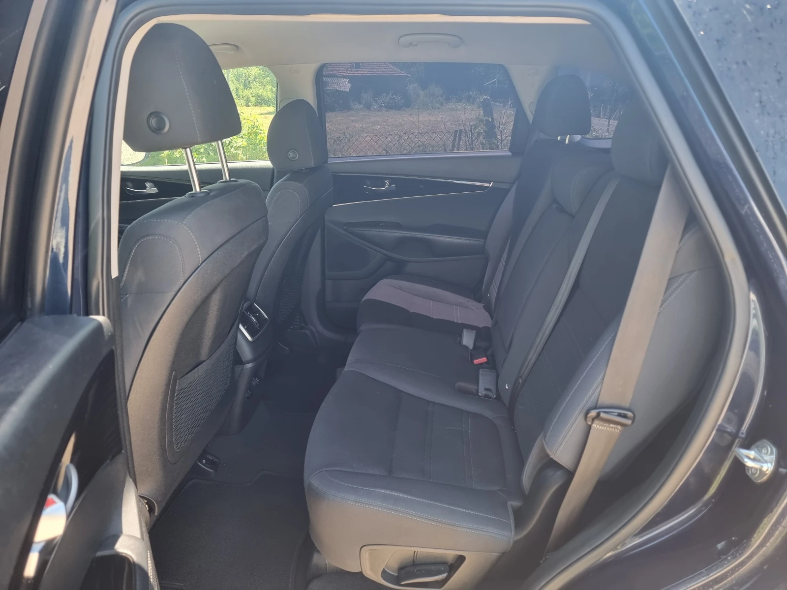 Kia Sorento 2.4 GDI 7 места 80.000 РЕАЛНИ КИЛОМЕТРИ, снимка 9 - Автомобили и джипове - 56136387