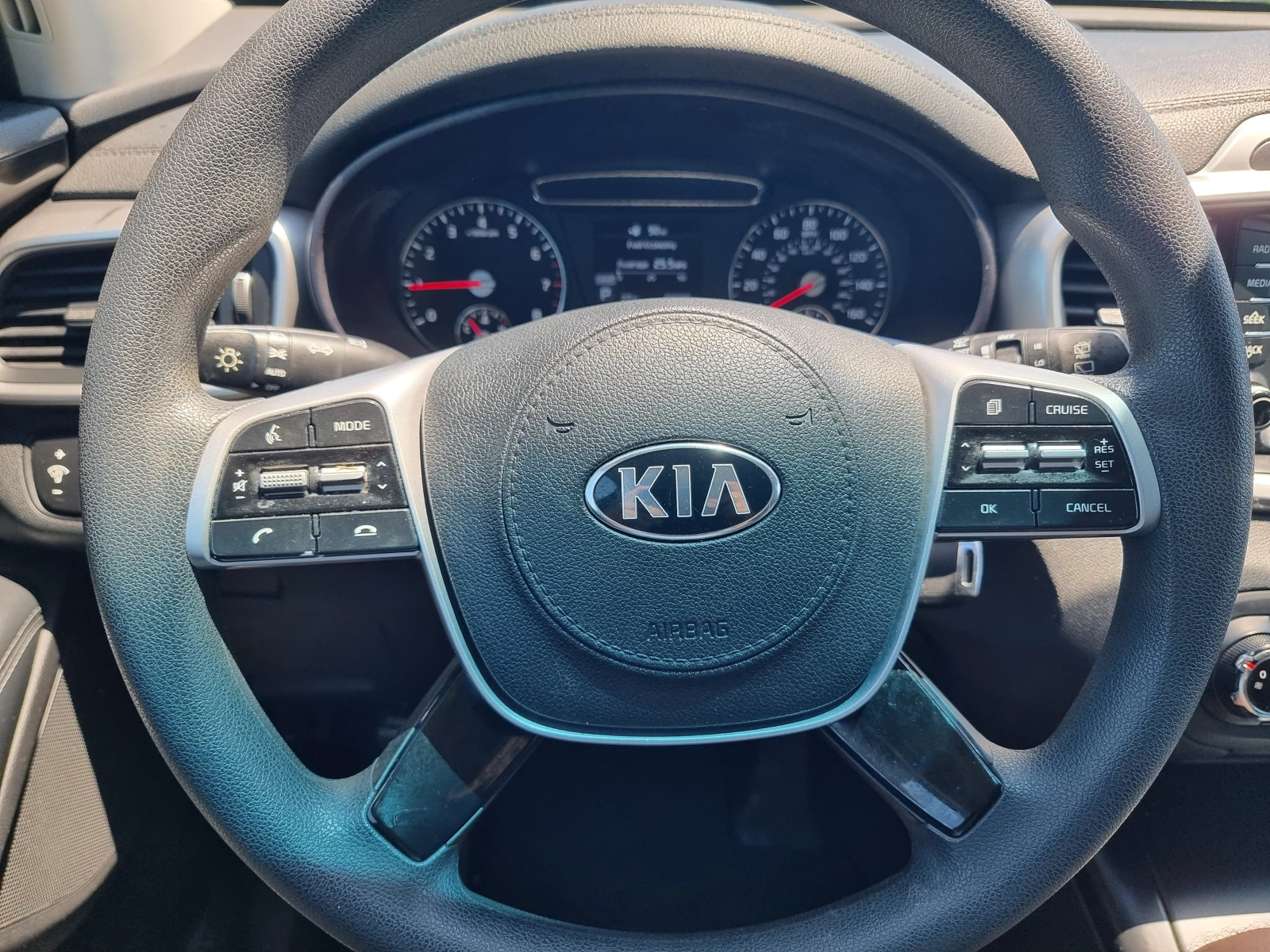 Kia Sorento 2.4 GDI 7 места 80.000 РЕАЛНИ КИЛОМЕТРИ, снимка 13 - Автомобили и джипове - 56136387