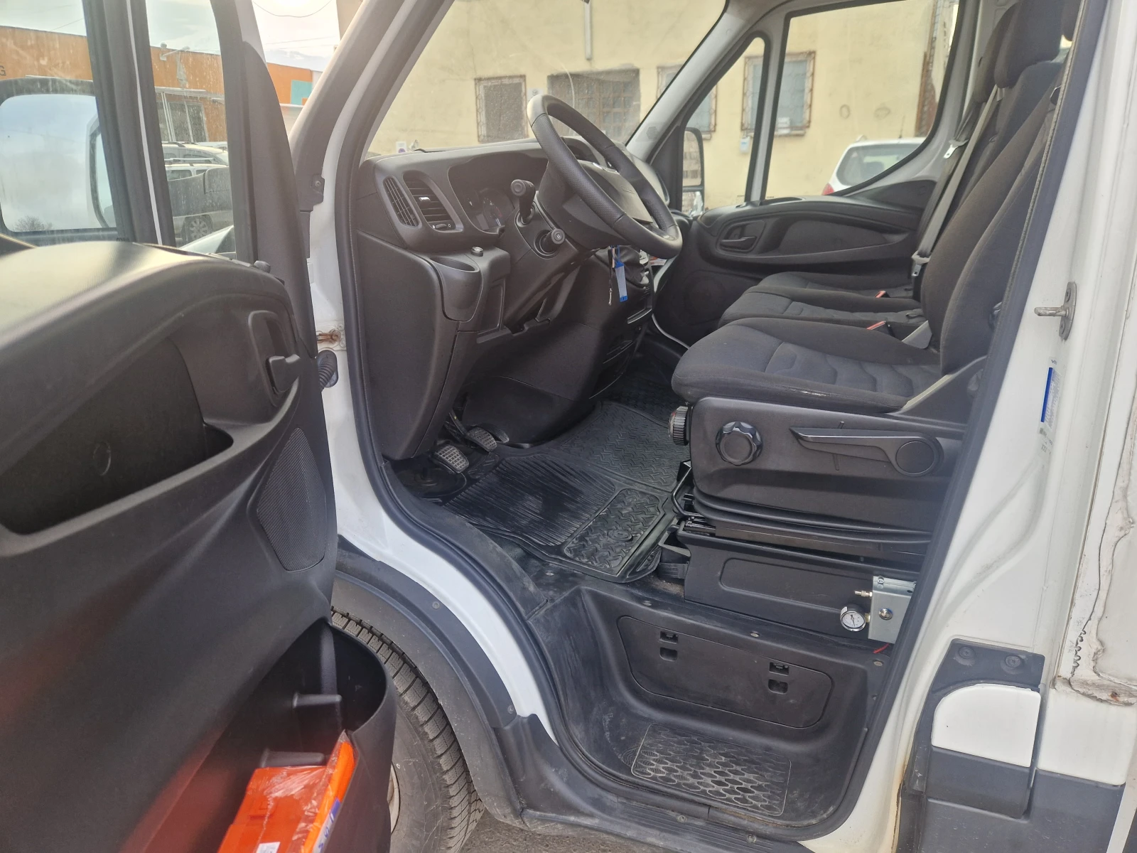 Iveco Daily 35C18/3.0D - изображение 9