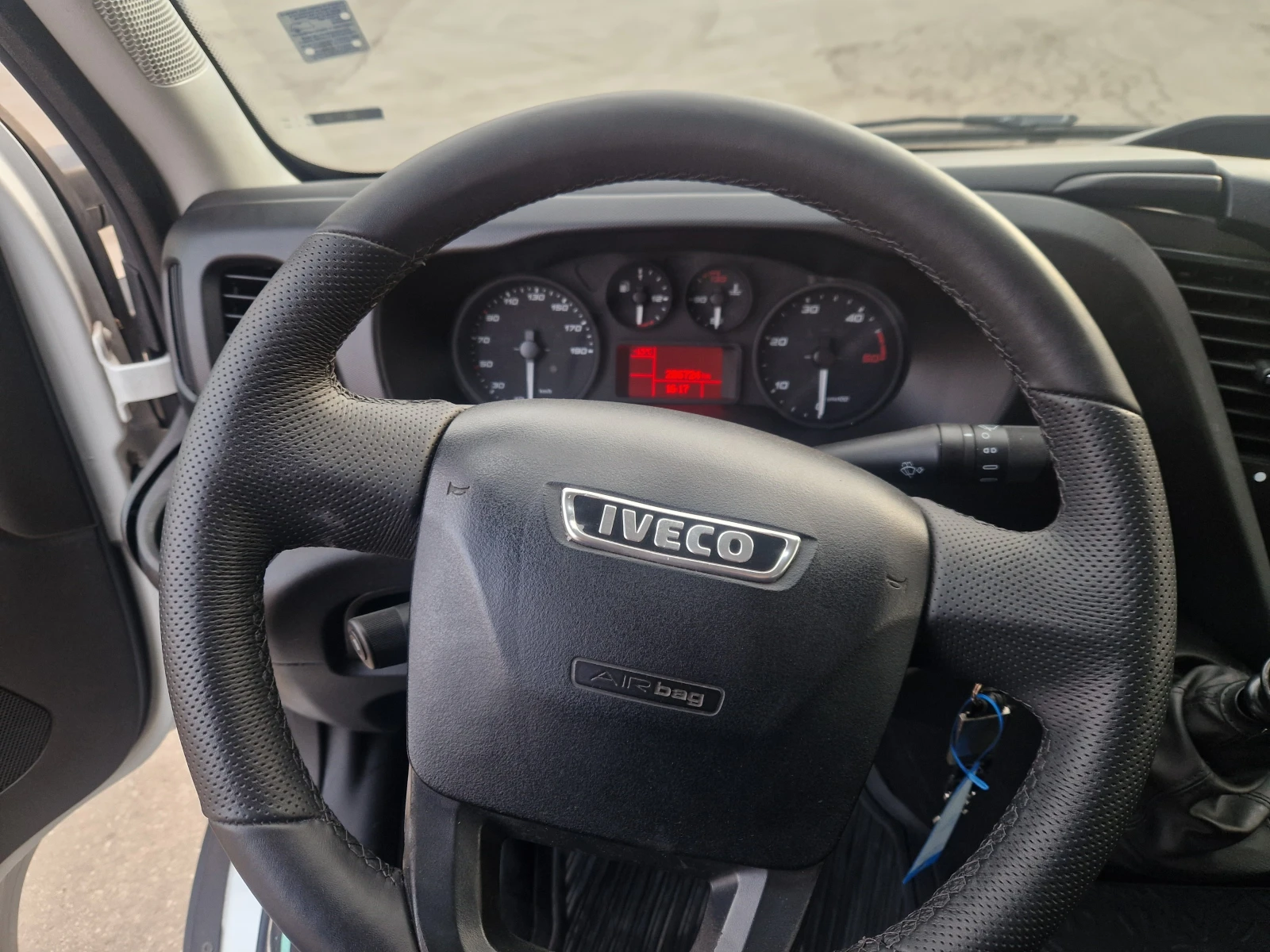 Iveco Daily 35C18/3.0D - изображение 10