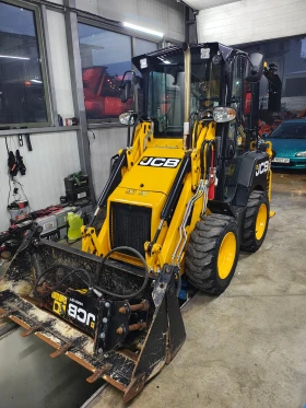   JCB