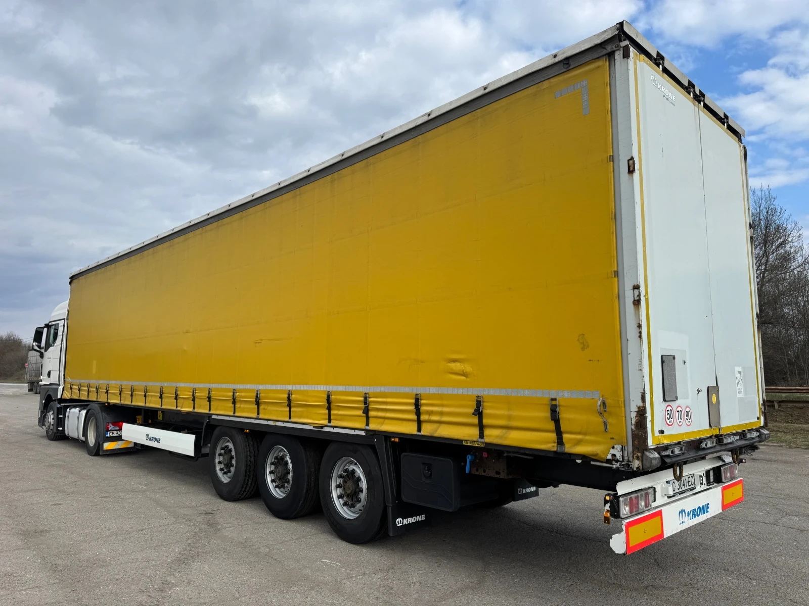 Полуремарке Krone 2.80 височина BPW оси Нови гуми