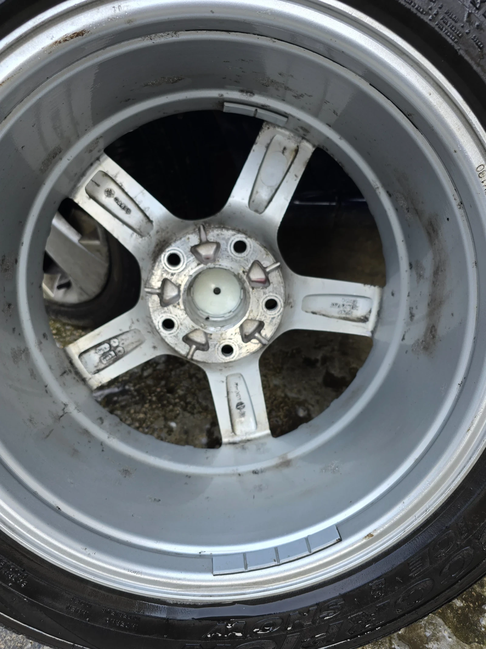 Гуми с джанти Pirelli 235/60R18, снимка 5 - Гуми и джанти - 54164842