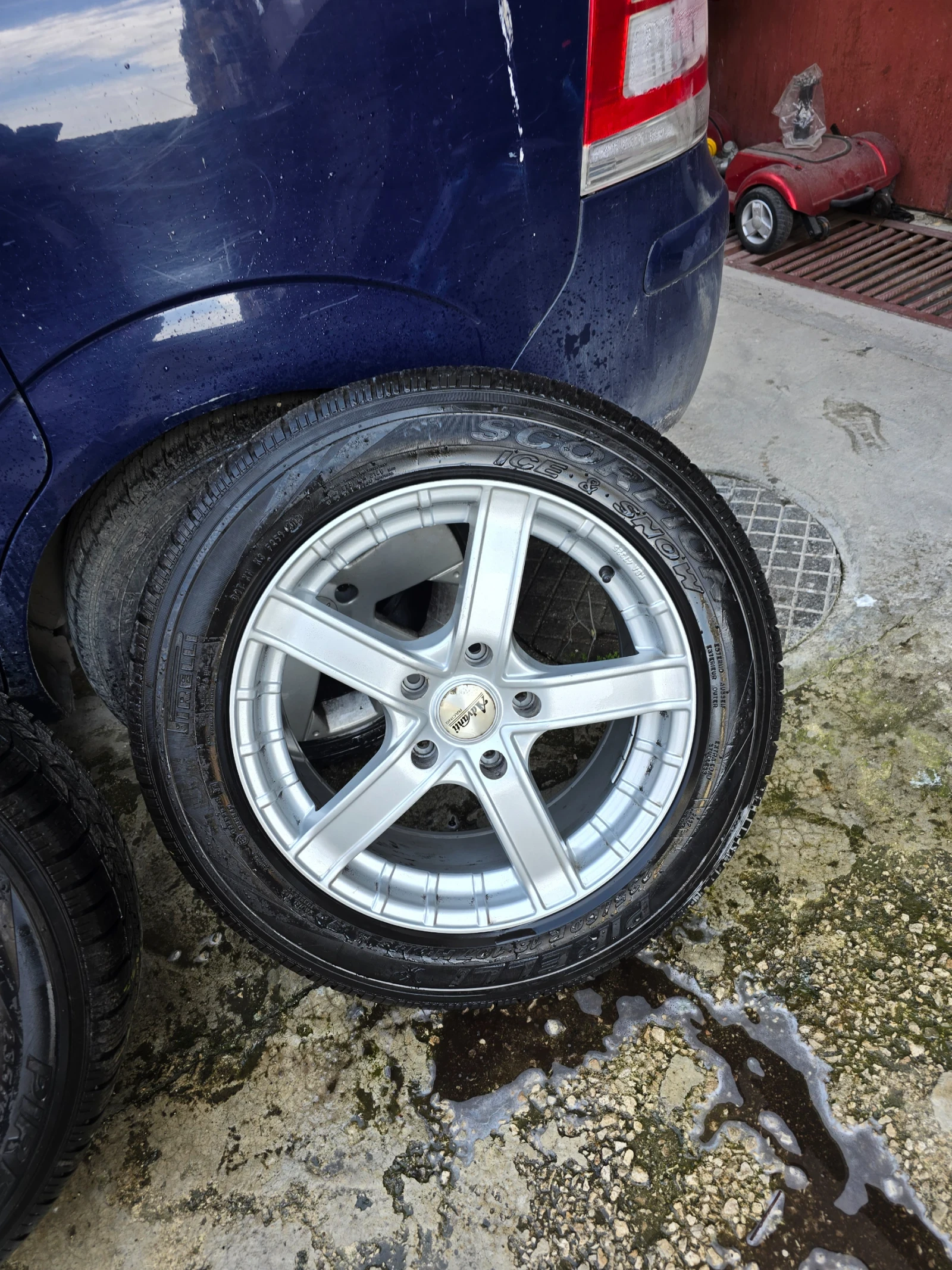 Гуми с джанти Pirelli 235/60R18, снимка 2 - Гуми и джанти - 54164842