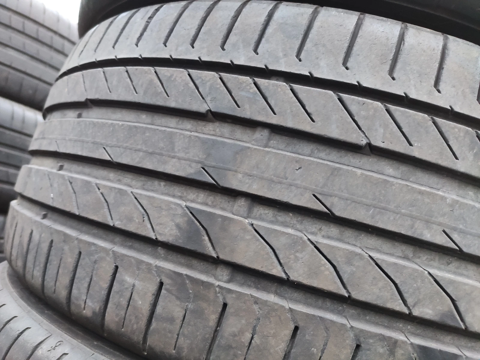 Гуми Летни 255/40R20, снимка 2 - Гуми и джанти - 54655660