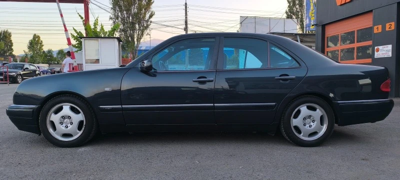 Mercedes-Benz E 250 2.5-авангард, снимка 3 - Автомобили и джипове - 46296231