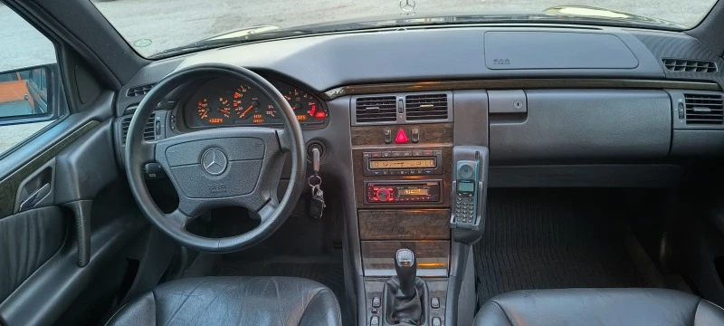 Mercedes-Benz E 250 2.5-авангард, снимка 10 - Автомобили и джипове - 46296231