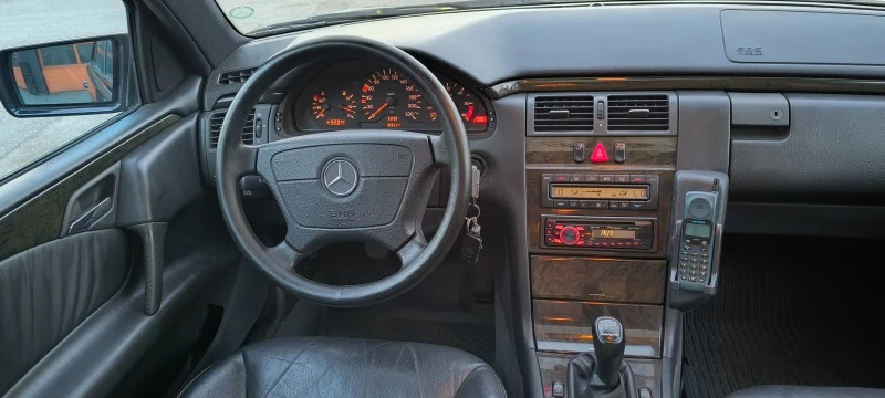 Mercedes-Benz E 250 2.5-авангард, снимка 11 - Автомобили и джипове - 46296231